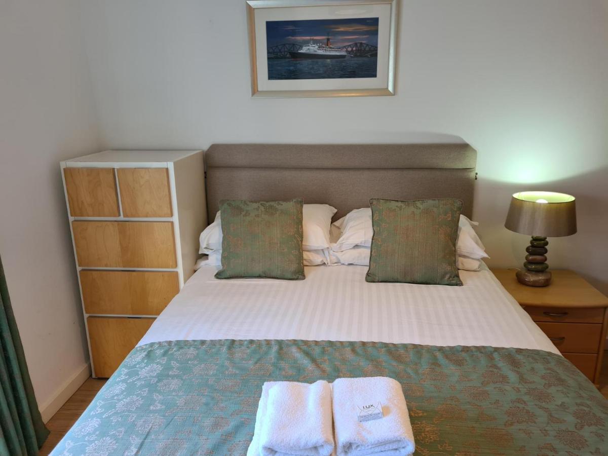 Appartamento The Park - Holyrood Road With Free Parking Edimburgo Esterno foto
