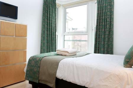 Appartamento The Park - Holyrood Road With Free Parking Edimburgo Esterno foto