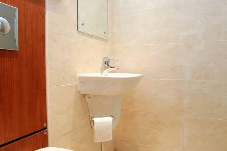 Appartamento The Park - Holyrood Road With Free Parking Edimburgo Esterno foto