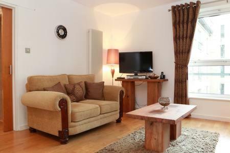 Appartamento The Park - Holyrood Road With Free Parking Edimburgo Esterno foto