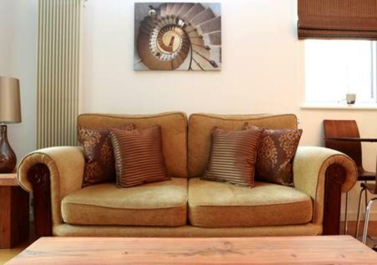Appartamento The Park - Holyrood Road With Free Parking Edimburgo Esterno foto